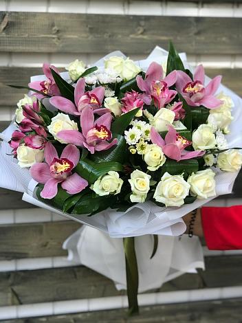 Букет цветов из: Розы и Хризантемы в Волховце 