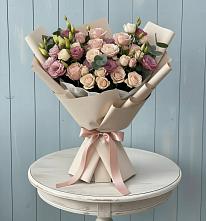 Букет цветов из:  Розы и Лизиантусы в Волховце 