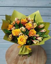 Букет цветов из:  Альстромерии и Розы в Волховце 