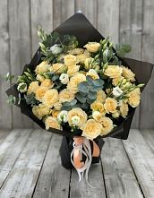 Букет цветов из:  Розы и Лизиантусы в Волховце 