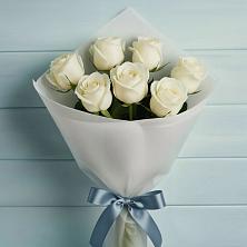 Букет 7 Белых роз Эдлесс Лав в Волховце 