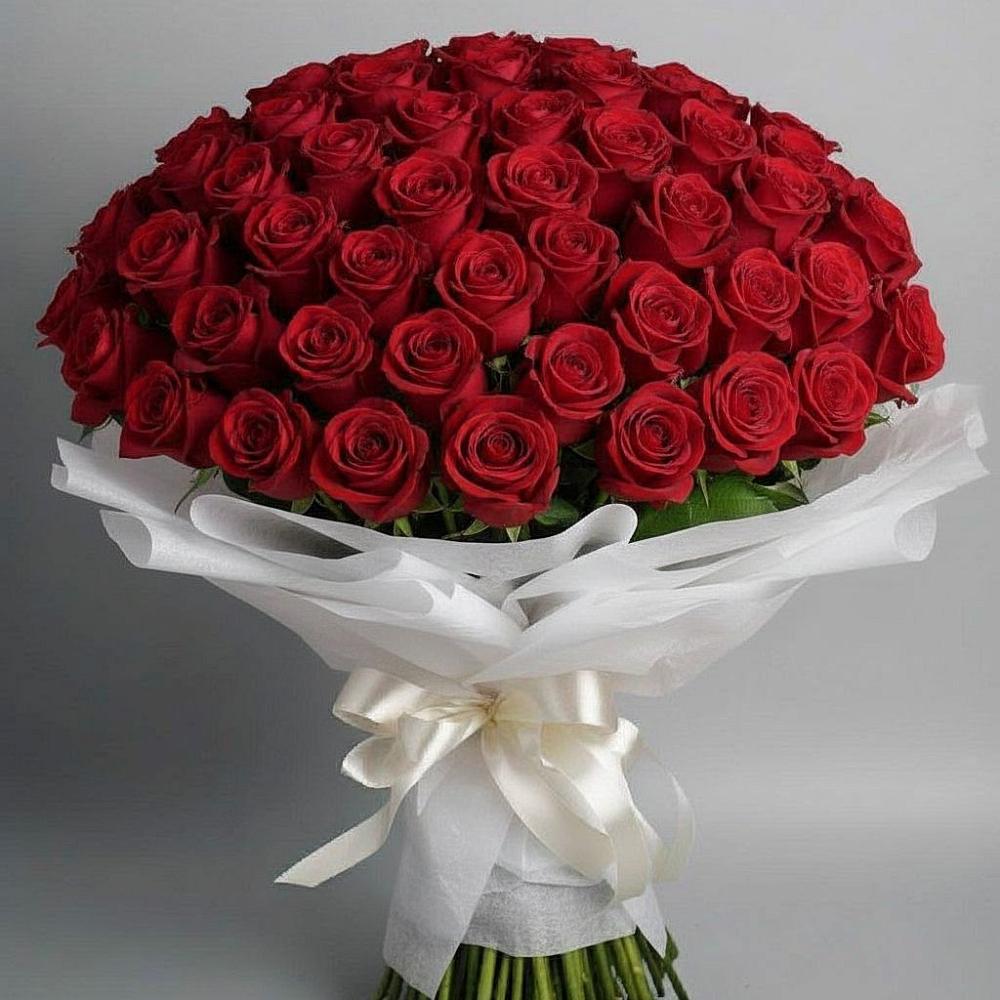 Букет 101 Красная роза Блэк Мэджик в Волховце 