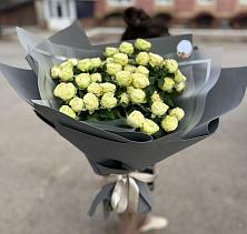 Букет Белые кустовые розы Солинеро в Волховце 