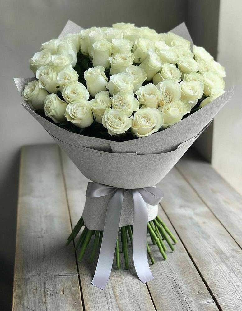 Букет 35 Белых роз в Волховце 