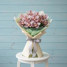Букет цветов из:  Орхидеи и Розы в Волховце 