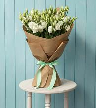 Букет цветов из:  Лизиантусы в Волховце 