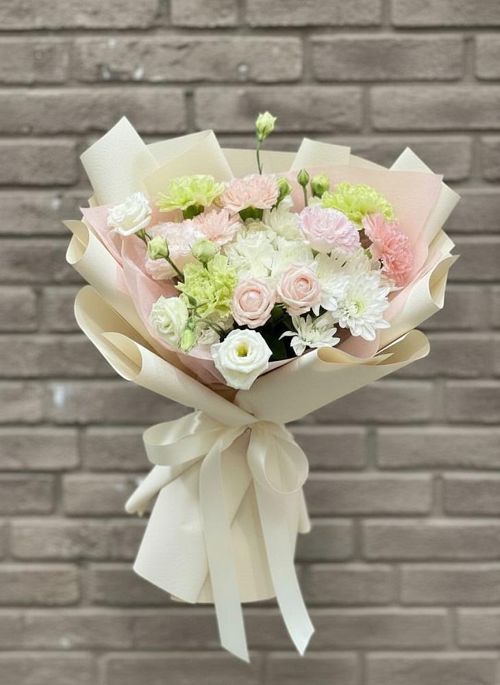 Букет цветов из: Гвоздики, Розы, Лизиантусы и Хризантемы в Волховце 