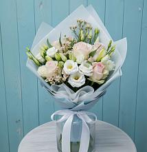 Букет цветов из:  Розы и Лизиантусы в Волховце 