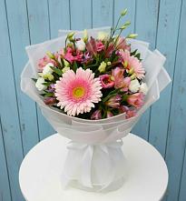 Букет цветов из:  Герберы, Альстромерии и Лизиантусы #REPLACE_PRED# Волховце 