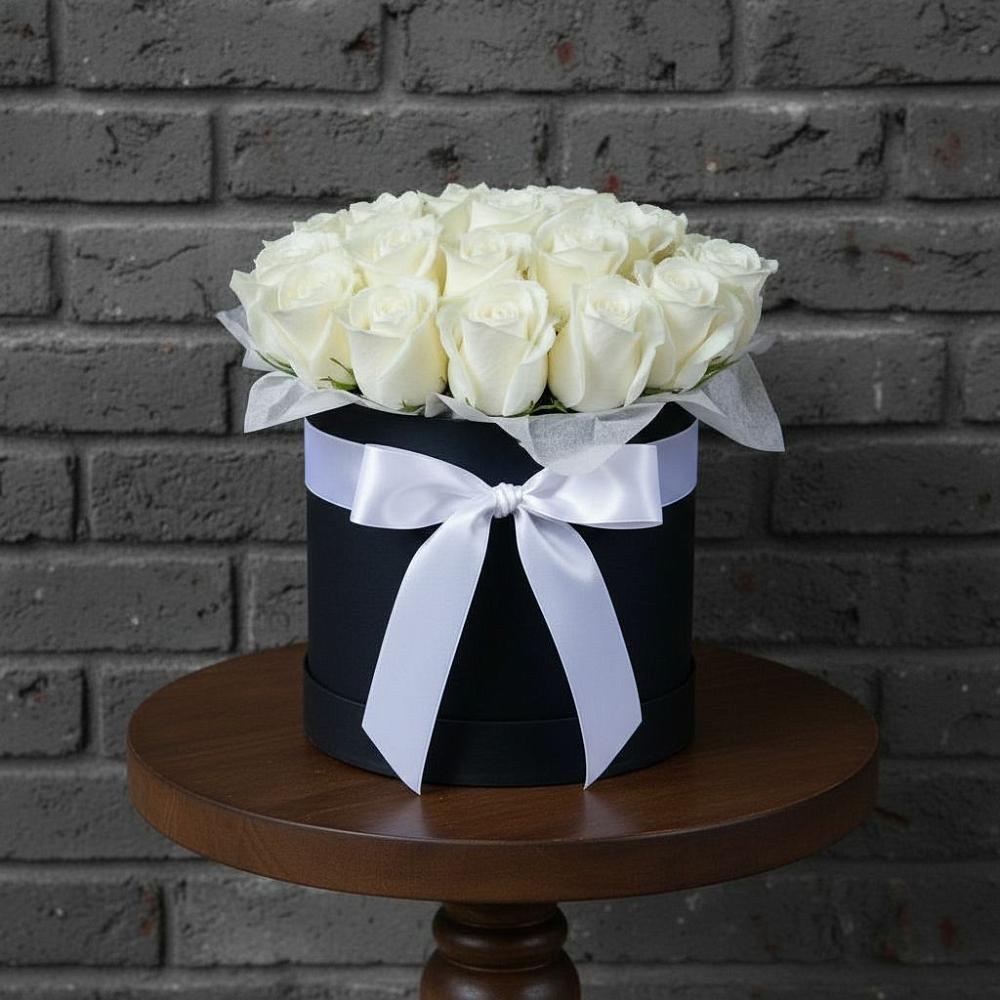 Цветочная композиция из Розы в шляпной коробке в Волховце 