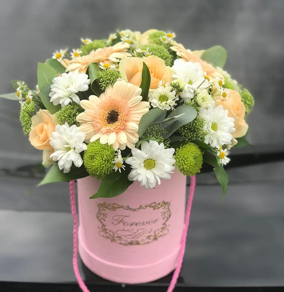 Цветочная композиция из Розы, Герберы и Хризантемы в шляпной коробке в Волховце 