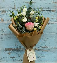 Букет цветов из:  Розы и Лизиантусы в Волховце 