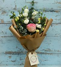 Букет цветов из:  Розы и Лизиантусы в Волховце 