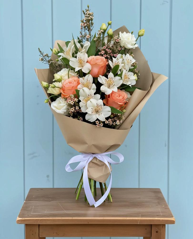 Букет цветов из: Альстромерии, Лизиантусы, Розы и Хризантемы в Волховце 