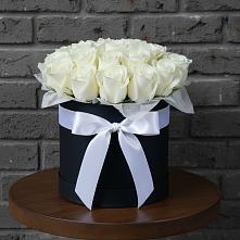 Цветочная композиция из Розы в шляпной коробке в Волховце 