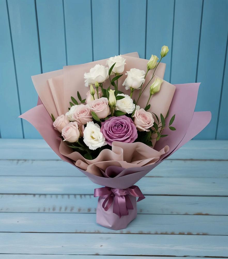 Букет цветов из: Розы и Лизиантусы в Волховце 